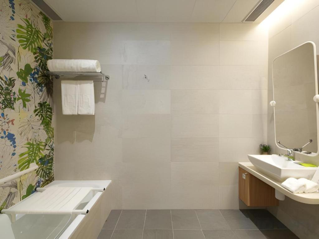 Hotel Ease Access - Lai Chi Kok Hong Kong Exterior photo